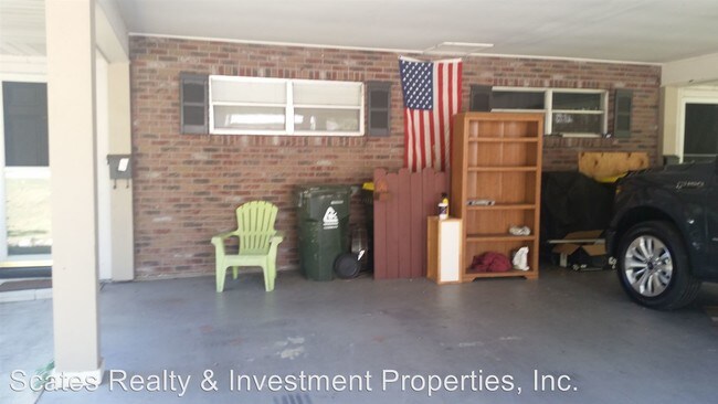 Building Photo - 653 Linden St