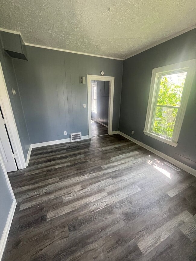 Building Photo - Section 8 Accepted, Charming 4BR 2 BA Home...