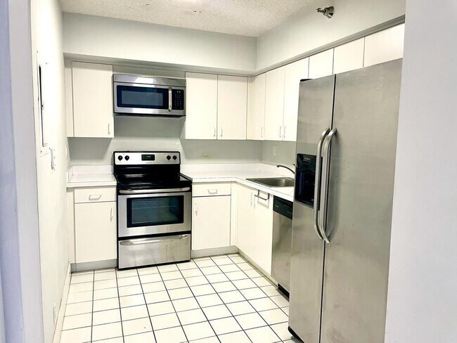 Foto del edificio - 3300 NE 191st St