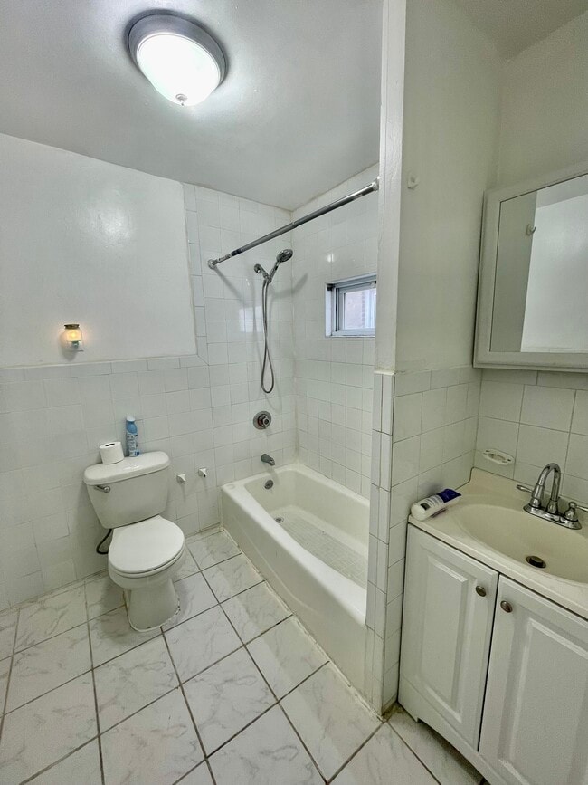 Building Photo - 166 Seaview Ave