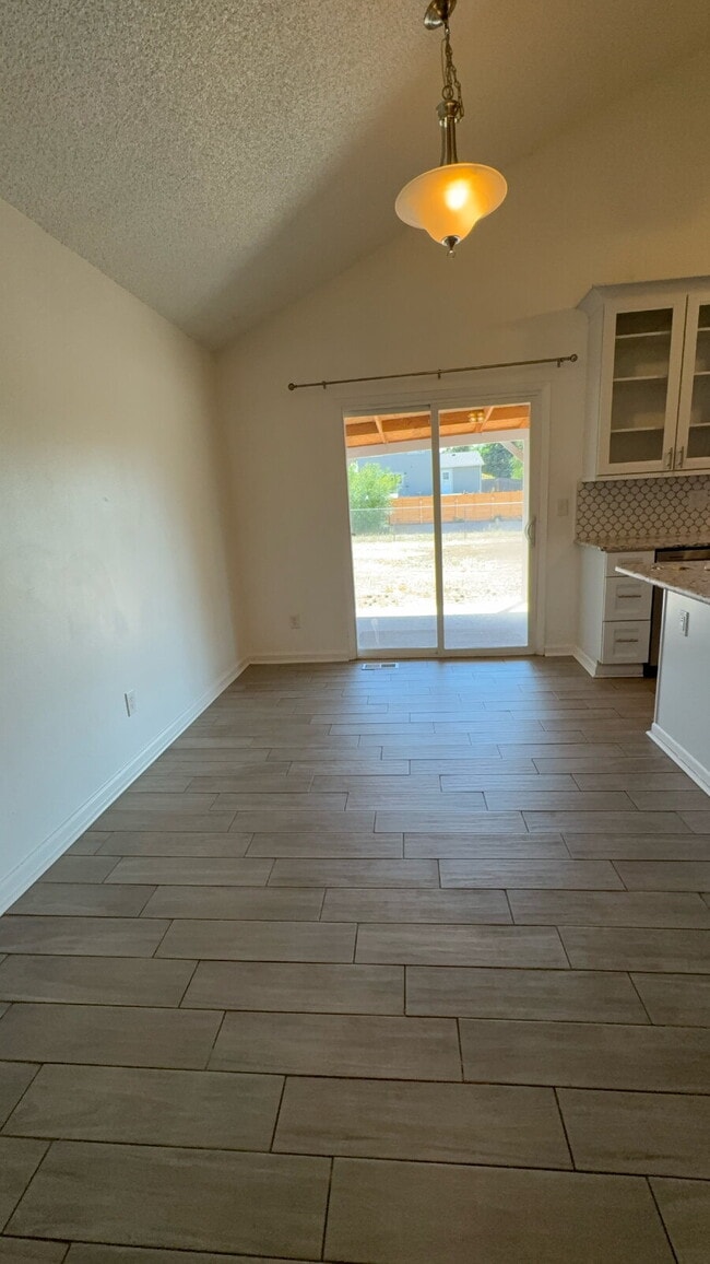Building Photo - 3 bedroom - Allison