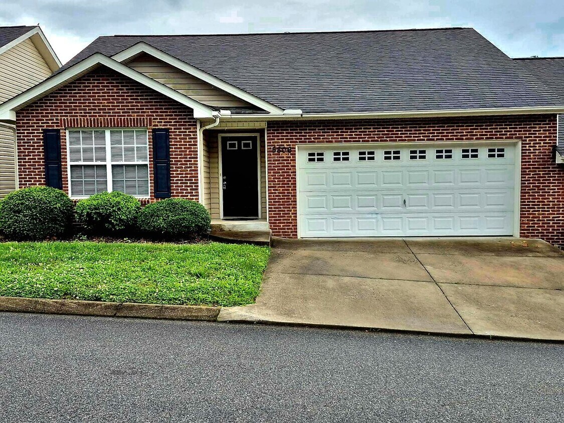 Primary Photo - Updated 2br/2ba condo in the heart of West...