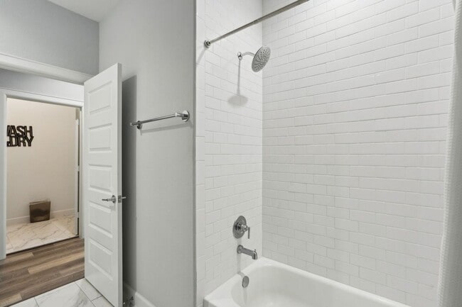 Building Photo - 1203B Crocker St