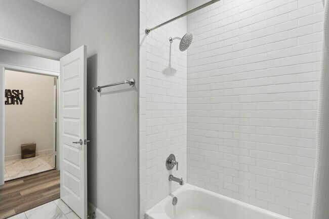 Foto del edificio - 1203B Crocker St
