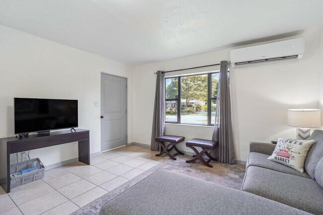 Foto del edificio - 662 Callahan St