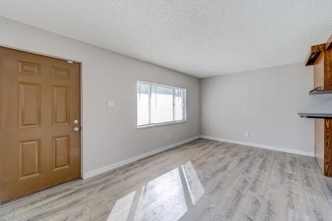 Building Photo - (354) 3937-39 Jane