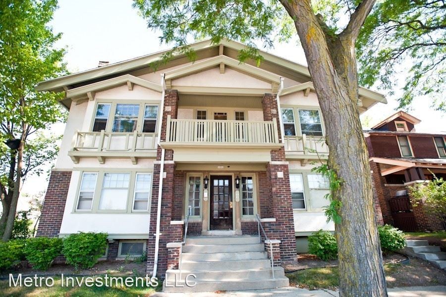 Primary Photo - 1802 E Linnwood Ave
