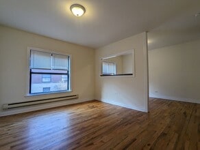 Building Photo - 813 W Waveland Ave