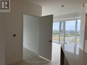 Building Photo - 8 Tippett Rd