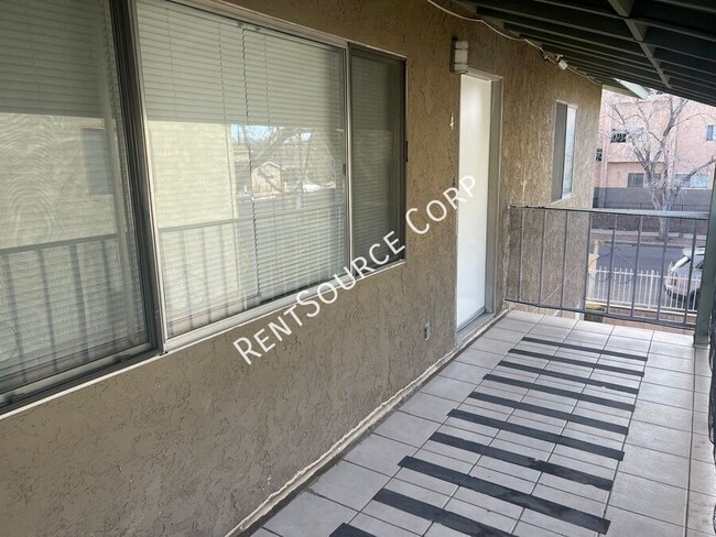 Foto del edificio - Gated 2 Bedroom 1 Bath Condo For Rent in P...