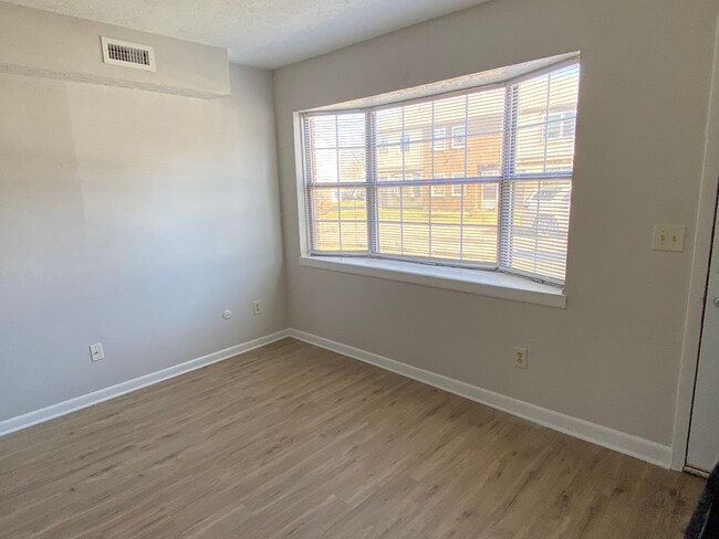 Building Photo - 1451 Worthington Row Dr