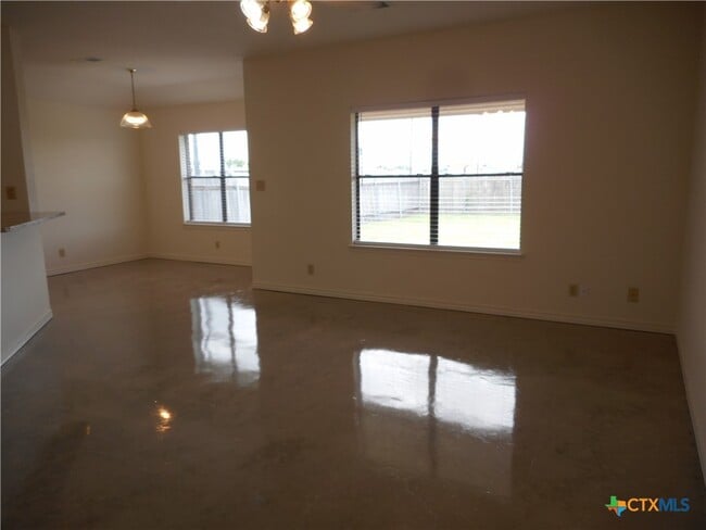 Building Photo - 102 Gemini Ct