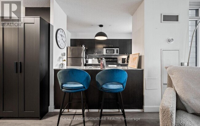 Building Photo - 11 Brunel Ct