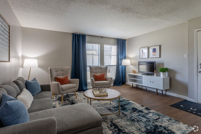 2BR, 2BA - 1000 SF Belmont - Living Area - The Aspen Apartments