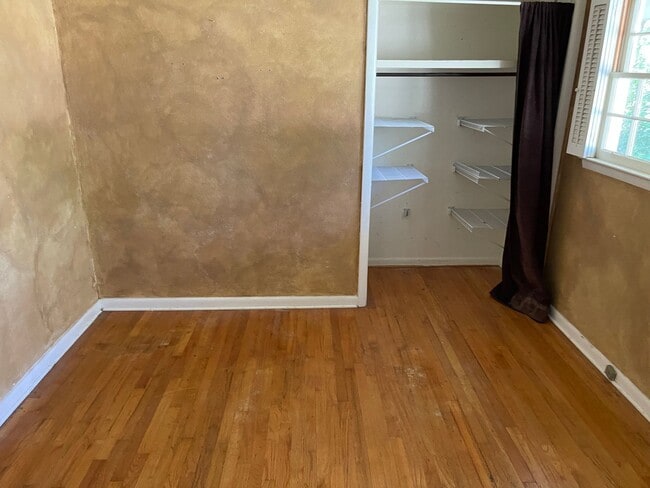 Building Photo - Charming 2 Bedroom, 1.5 Bath Home Near Sou...