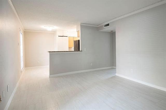 Foto del edificio - 5812 Milton St