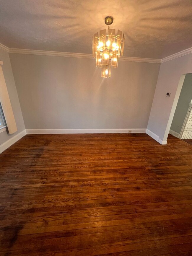 Building Photo - Section 8 Accepted: Affordable 3 Bed, 1 Ba...