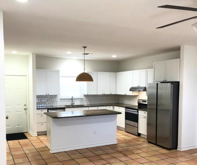 Building Photo - Great home in a country setting!