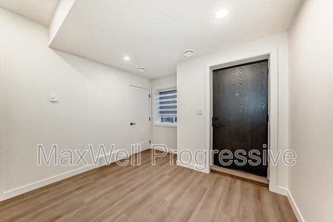 Building Photo - 15724-15103 103 Ave NW