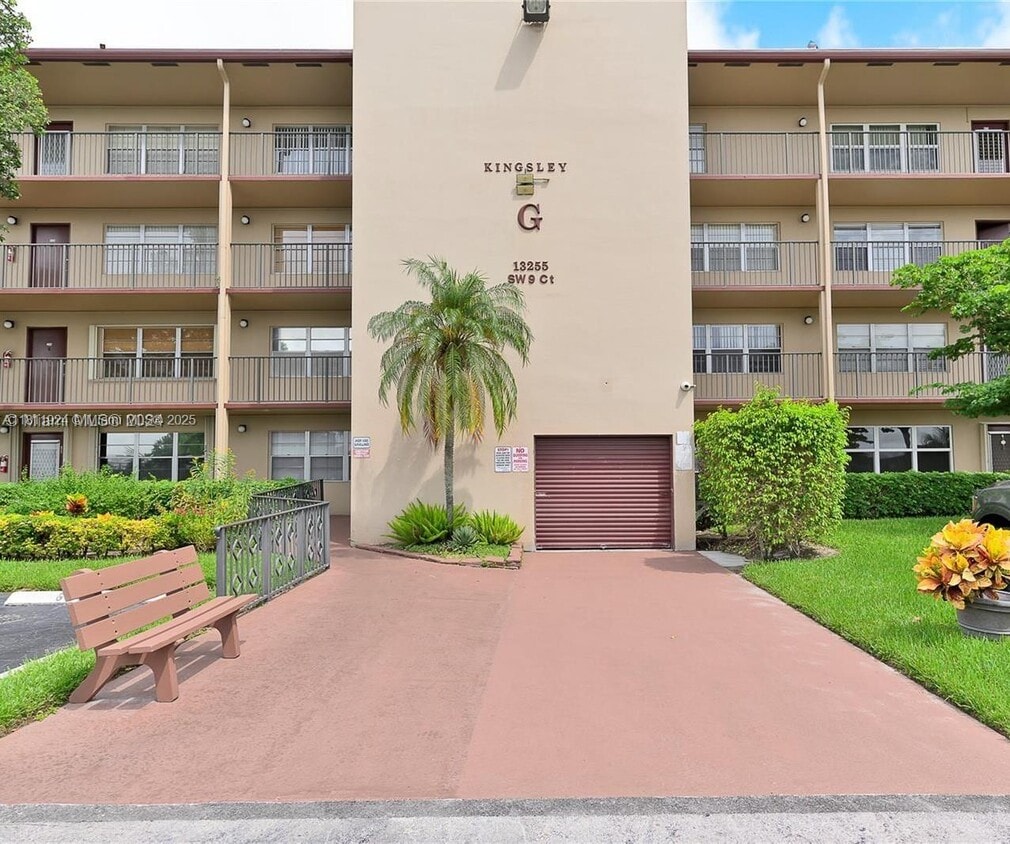 Foto principal - 13255 SW 9th Ct