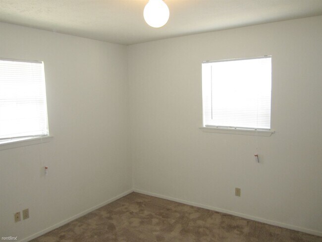 Foto del edificio - 2 br, 1 bath 4plex - 2403 Jaguar Ct C