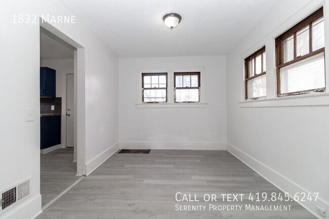 Building Photo - 1832 Marne-