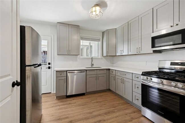 Building Photo - 1237 Helios Ave