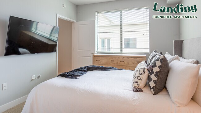 Building Photo - 2625 E Camelback Rd