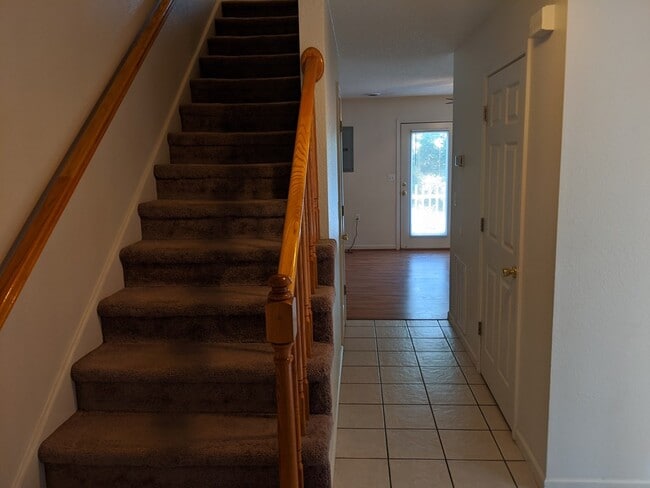 Building Photo - 465 Hilltop Dr SW