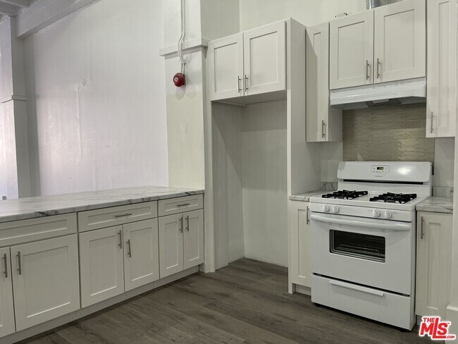 Foto del edificio - 714 S Hill St