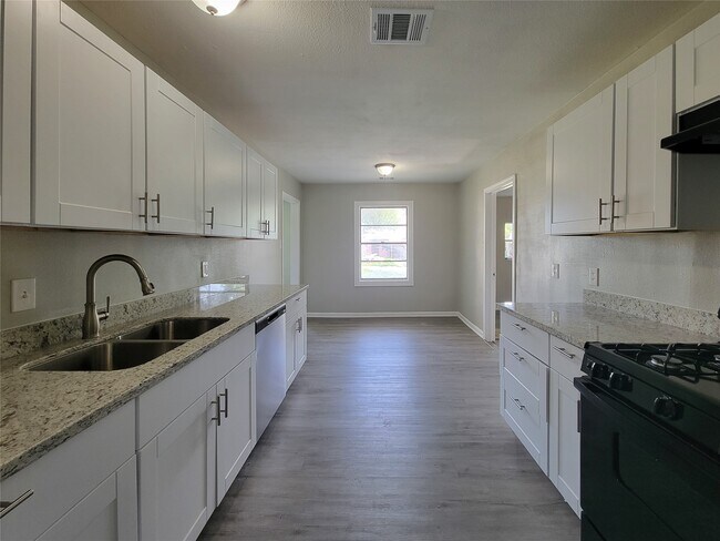 Foto del edificio - 4909 Holloway Dr