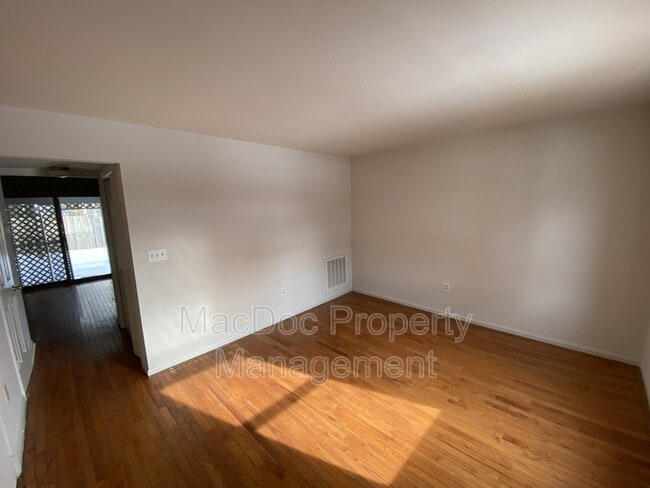 Foto del edificio - 212 Farrell Ln