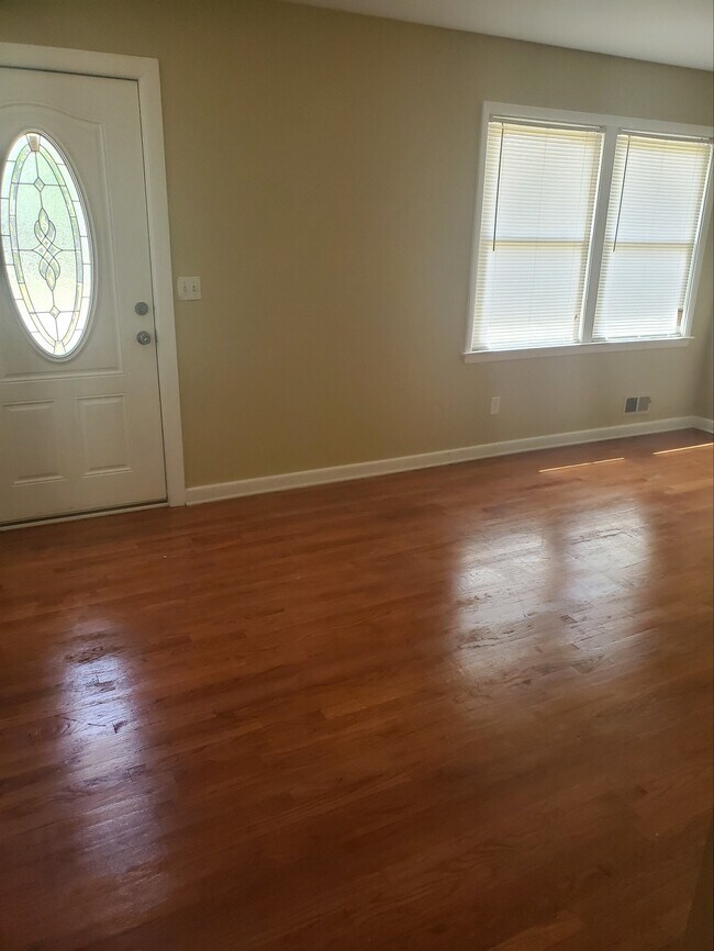 Foto del edificio - 1820 Berkshire Dr