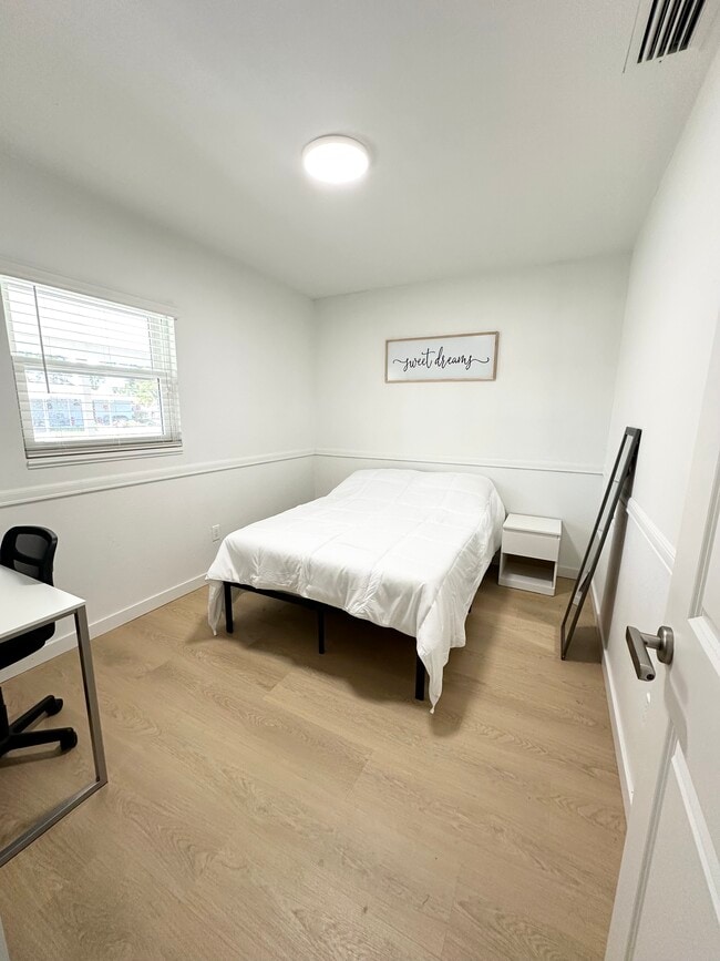 Foto del edificio - 4611 N Eddy Dr