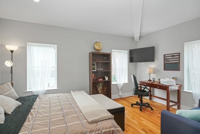Photo - 2049 E Hagert St Apartment