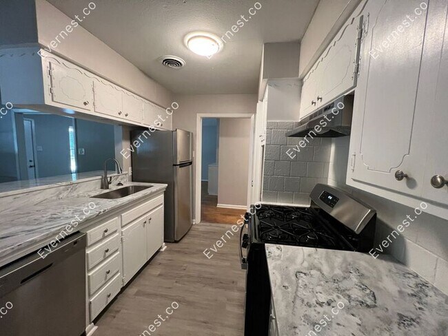 Building Photo - 8919 Longacre Dr