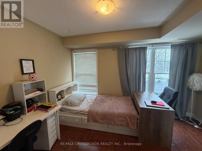 Photo du bâtiment - 2709 Bur Oak Ave