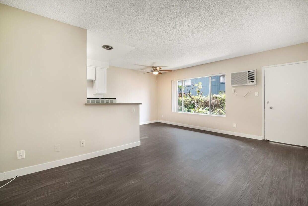 Foto principal - 12770 Pacific Ave