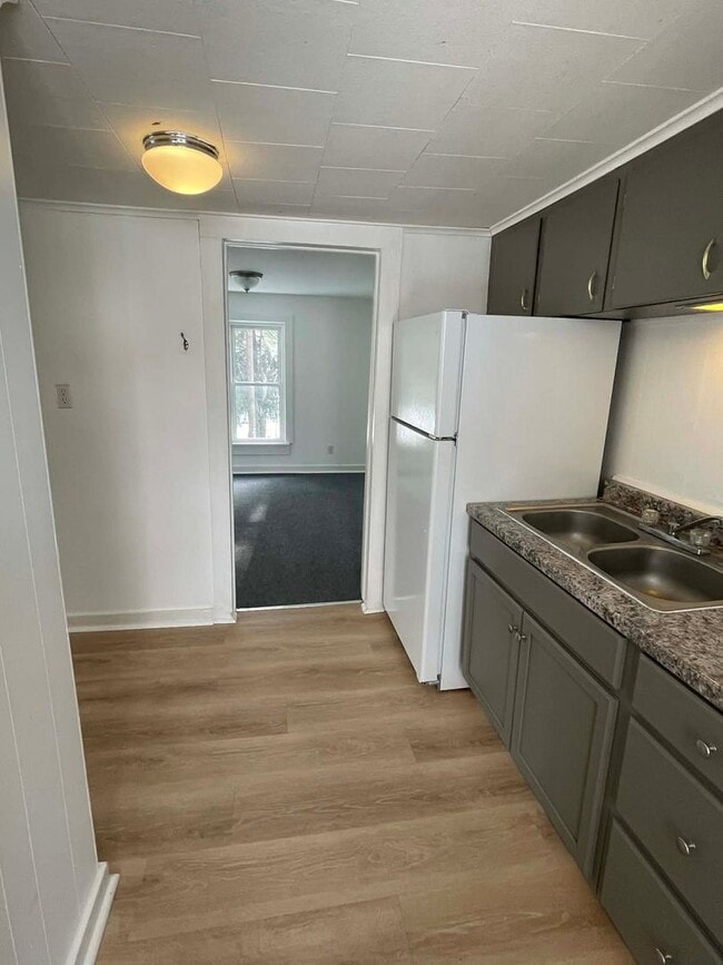 Building Photo - 1104 Anderson Ave