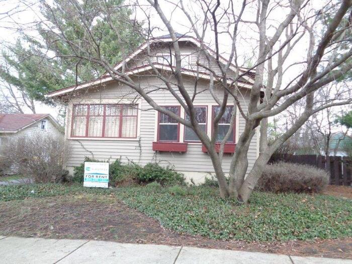 21 S Du Bois Ave, Elgin, IL 60123 House Rental in Elgin, IL