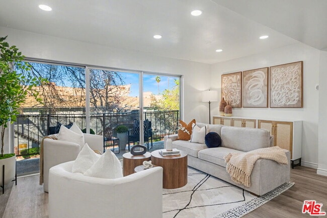 Foto del edificio - 14850 Hesby St