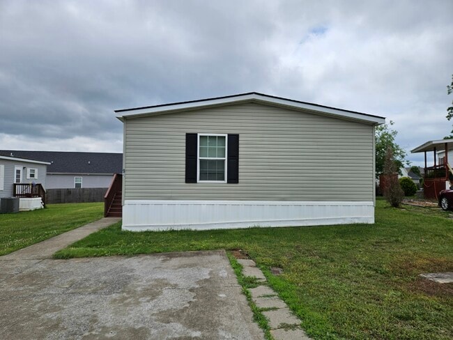 Building Photo - 94 Lynnwood Cir