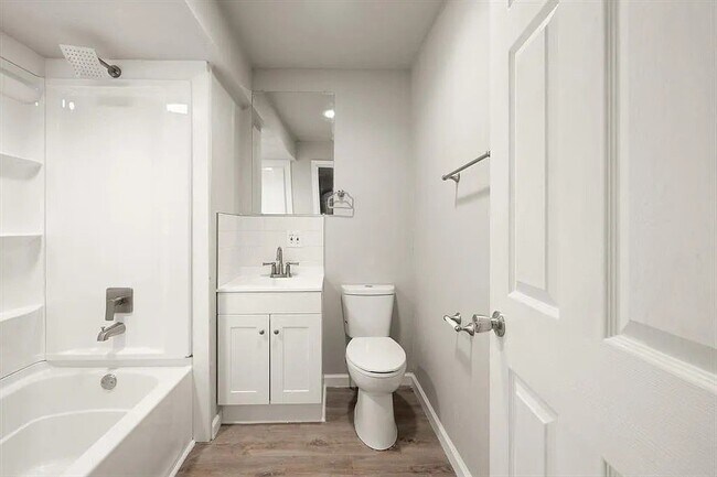 Foto del edificio - 214 E Vilas Ave