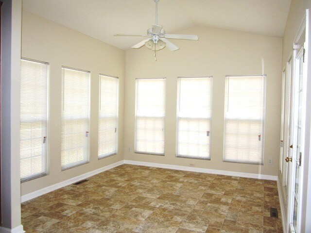 Foto del edificio - 4 Bed, 2.5 Bath home in cul-de-sac with ma...
