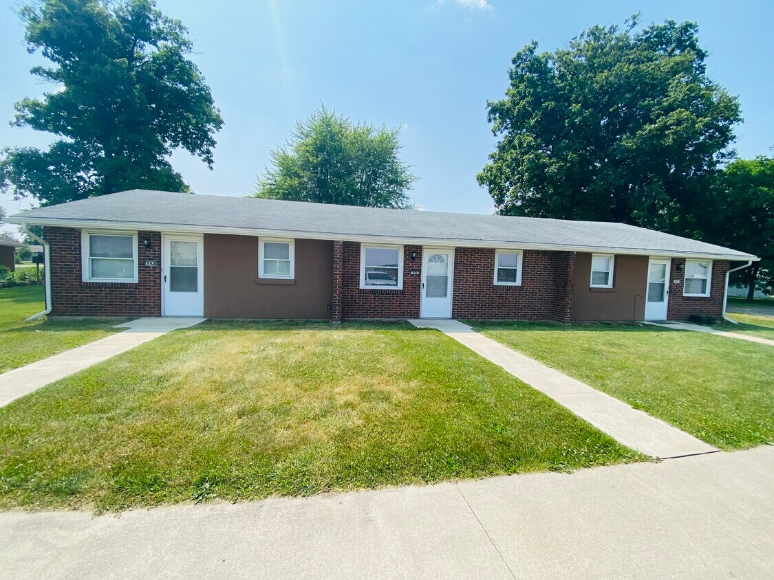 Primary Photo - 996 N Ohio St