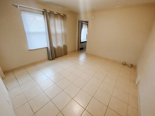 Building Photo - Beautiful 3 bedroom/2.5 bathroom home with a 2 car garage in West Lafayette, IN!