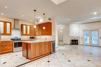 Building Photo - 7350 Kirby Dr