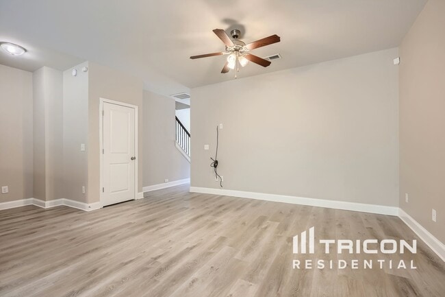 Foto del edificio - 7170 Fringe Flower Dr