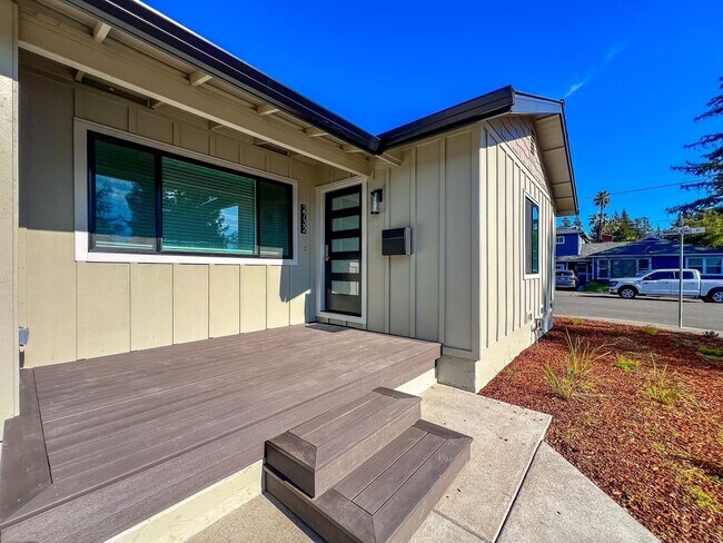 Foto del edificio - Beautifully Remodeled Three-Bedroom Home in Napa’s Westwood Neighborhood