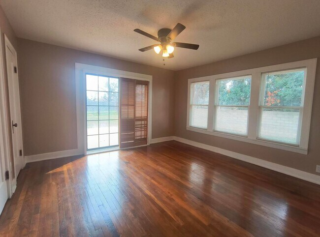 Foto del edificio - 2425 Waco St